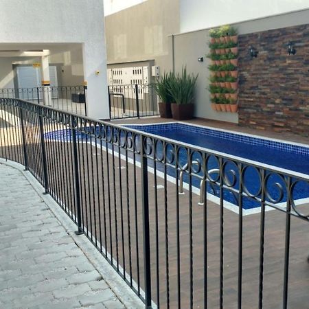 Var-101A Dpto Amplio En Condominio Cerrado Con Piscina Бомбиняс Екстериор снимка