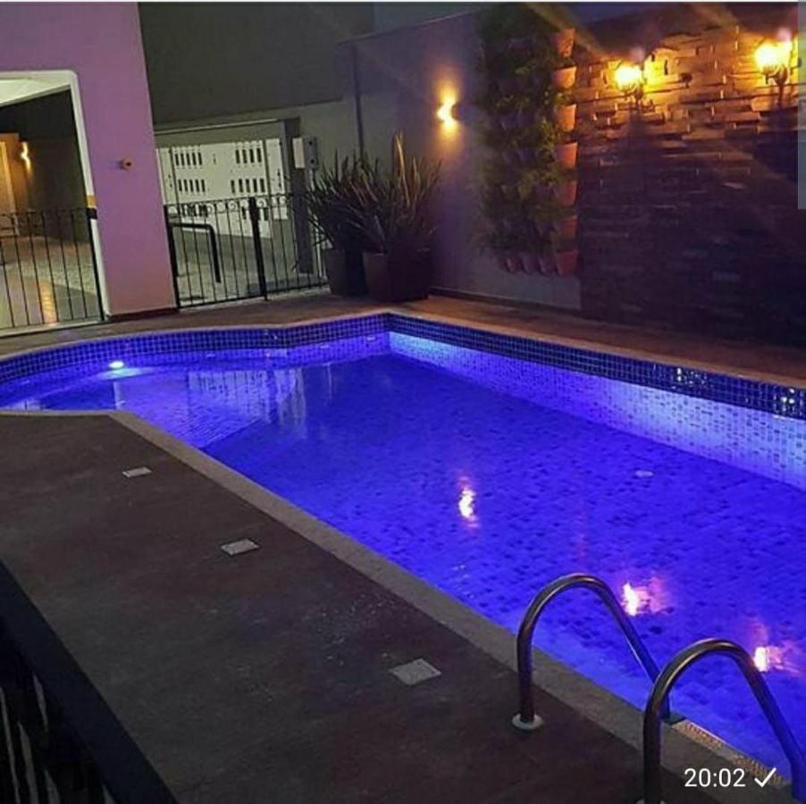 Var-101A Dpto Amplio En Condominio Cerrado Con Piscina Бомбиняс Екстериор снимка